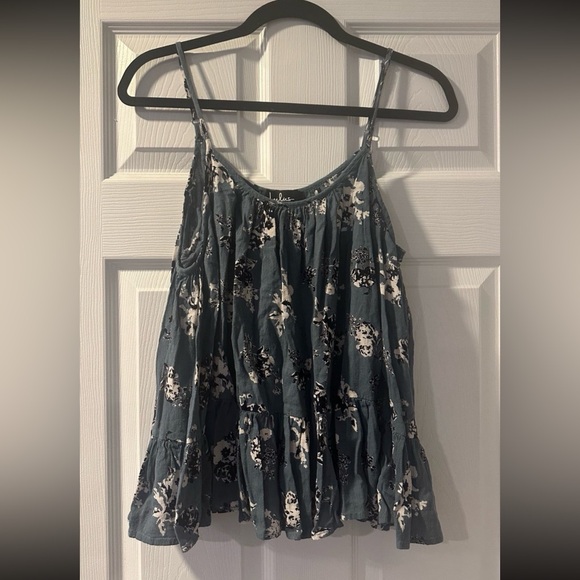 LULUS Size M Slate Blue Floral Tiered Ruffle Cold Shoulder Flowy Top & Ruffles - Picture 2 of 12